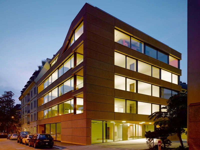 wild bär heule architekten: Wohn- und Geschäftshaus Klausstrasse - best architects 11
