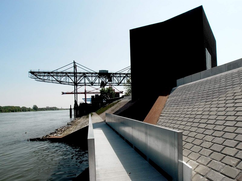 SYRA_SCHOYERER ARCHITEKTEN: Neubau Hochwasserpumpwerk mit Hubwehranlage und Auslassbauwerk - best architects 12
