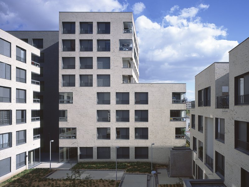 Éric Lapierre Architecture: 80 Wohnungen - best architects 16