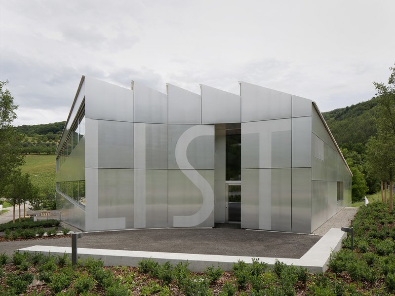 Christ & Gantenbein: List Customer Center - best architects 17 in Gold
