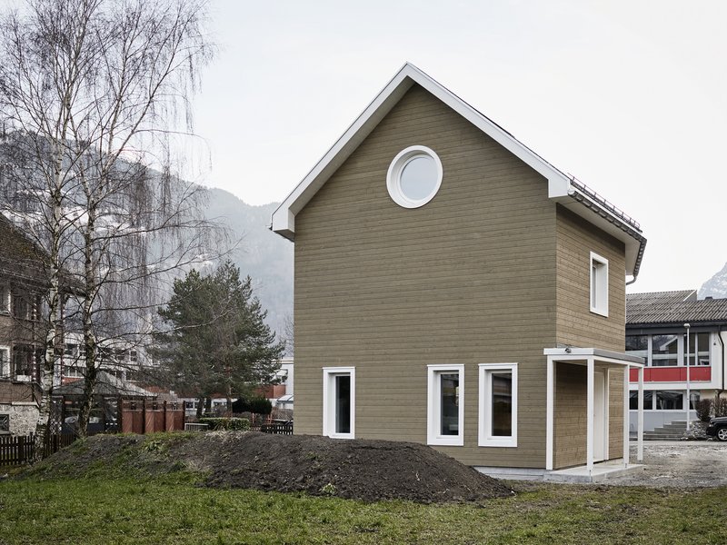 Raum B Architektur: Einfamilienhaus in Näfels (GL) - best architects 19