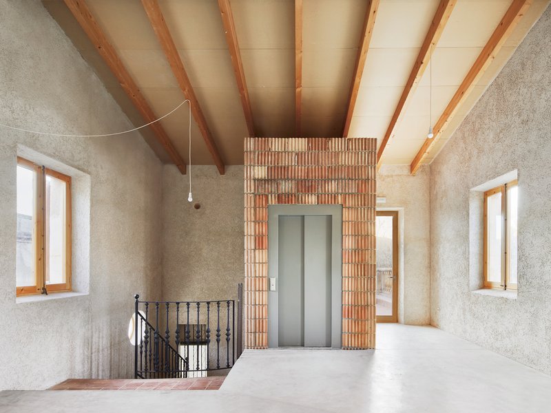 AULETS ARQUITECTES: Renovation of an oenological station - best architects 19 in gold