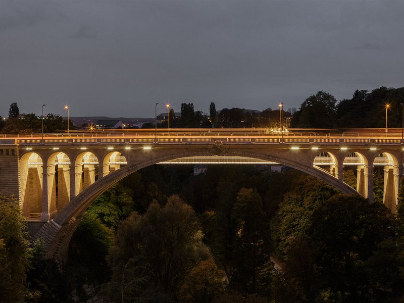 CBA Architects: Pedestrian and cycle footbridge under the historical bridge »Pont Adolphe« - best architects 20 gold