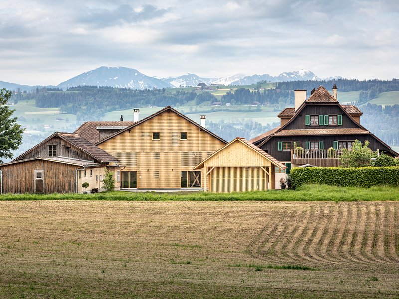 Roman Hutter Architektur: Kirchbühl farmhouse - best architects 21