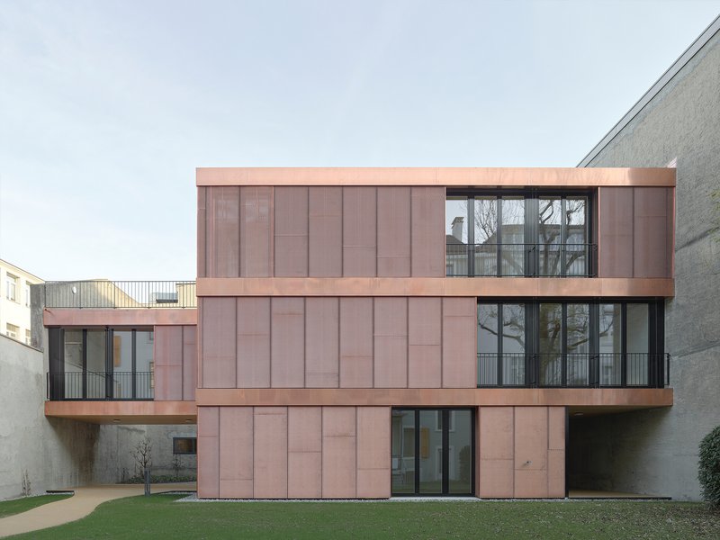 Luca Selva Architekten: Hofhaus - best architects 22 in Gold
