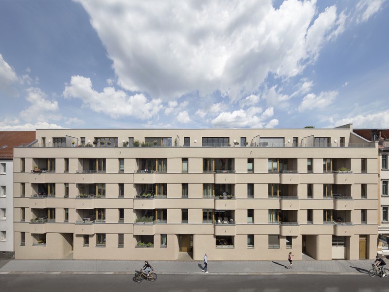 Arnold und Gladisch Gesellschaft von Architekten mbH: Gebäudetrio Henricistraße – Zuhause am Auenwald - best architects 22