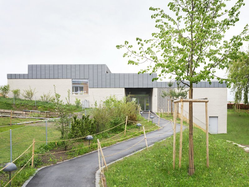 Brandenberger Kloter Architekten: Doppelkindergarten Rüti, Winkel  - best architects 22