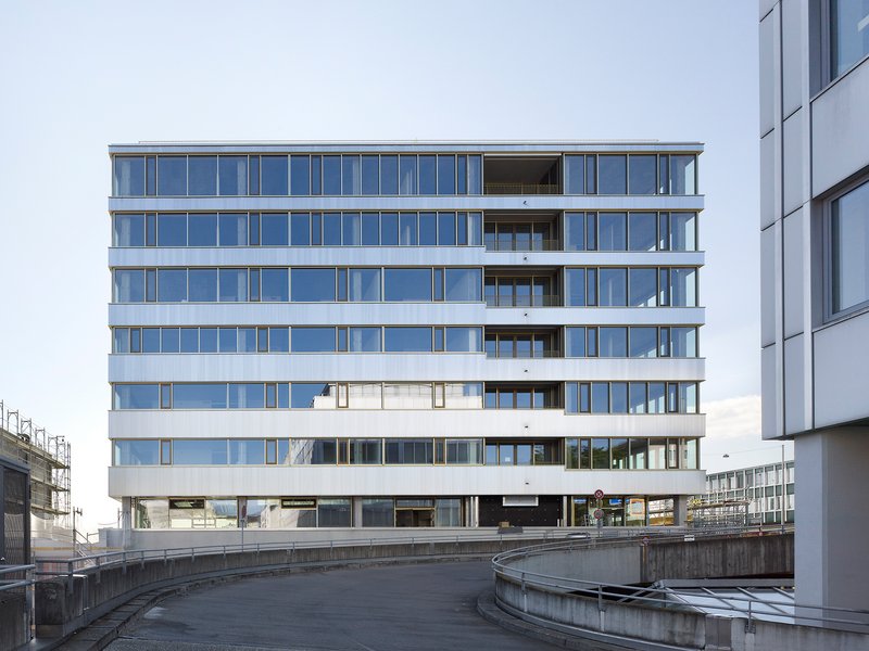 Bauart Architekten und Planer: Brückenkopf Bern | Conversion of an office building into living space - best architects 23