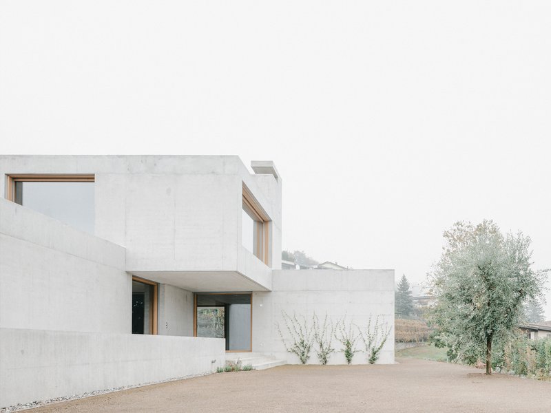 Montemurro Aguiar Architetti: Casa in collina  - best architects 23
