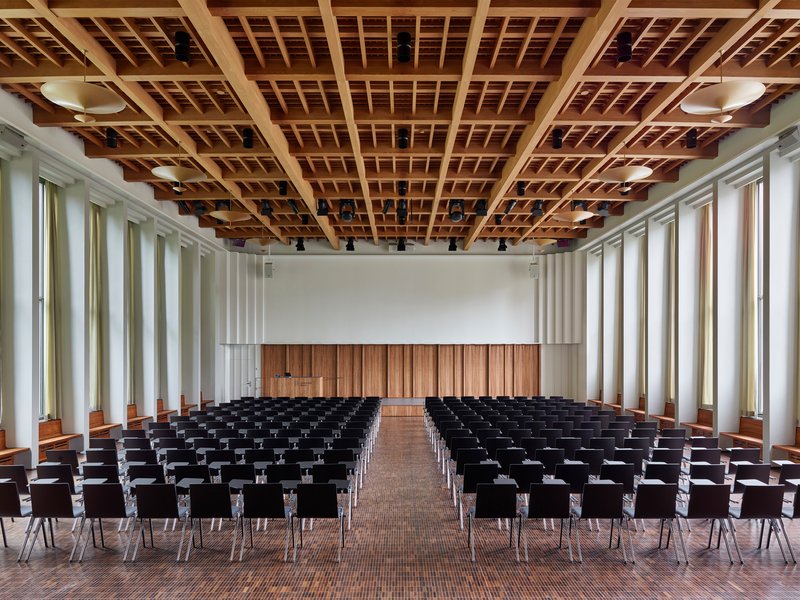 BRH-Architekten / Inès & Fabian Neuhaus: Kollegienhaus at the University of Basel, assembly hall renovation - best architects 23