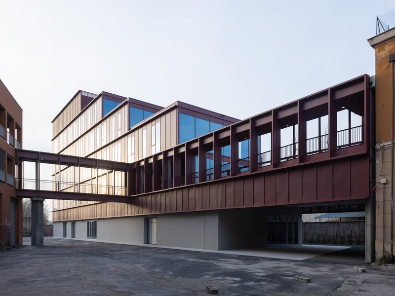 DEMOGO studio di architettura: Regionale Zentrale der Guardia di Finanza - best architects 24